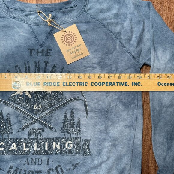 The Mountain NWT I Must Go Tie Dye Sweatshirt Ladies M Cotton Bld Blue Gorp Core - Picture 7 of 8